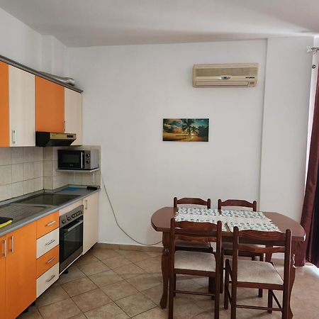 Comfy Beachfront Apartment - 50M From The Sea Golem  Kültér fotó